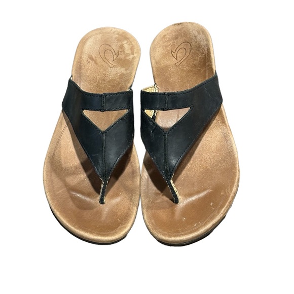 OluKai Shoes - EUC!! Olukai Women’s Lala Black and Tan Sandals - Size 8
